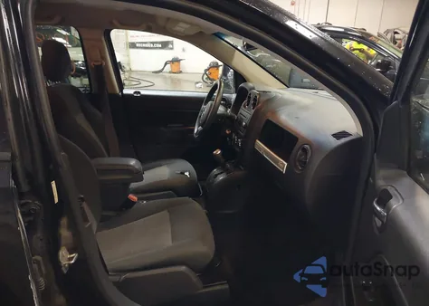 2016 Jeep Compass Sport z USA, uszkodzony, nr VIN 1C4NJDBB8GD521415